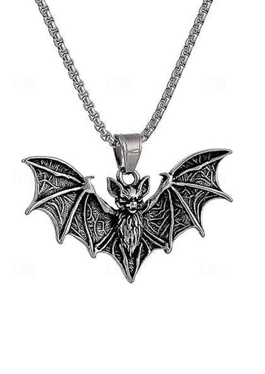 Silberfarbene Fledermaus-Anhänger-Halskette mit verschlungenen Flügeldetails.